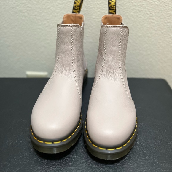 •DOC MARTENS• 2976 Chelsea Boot Vintage Taupe Virginia - Picture 5 of 12
